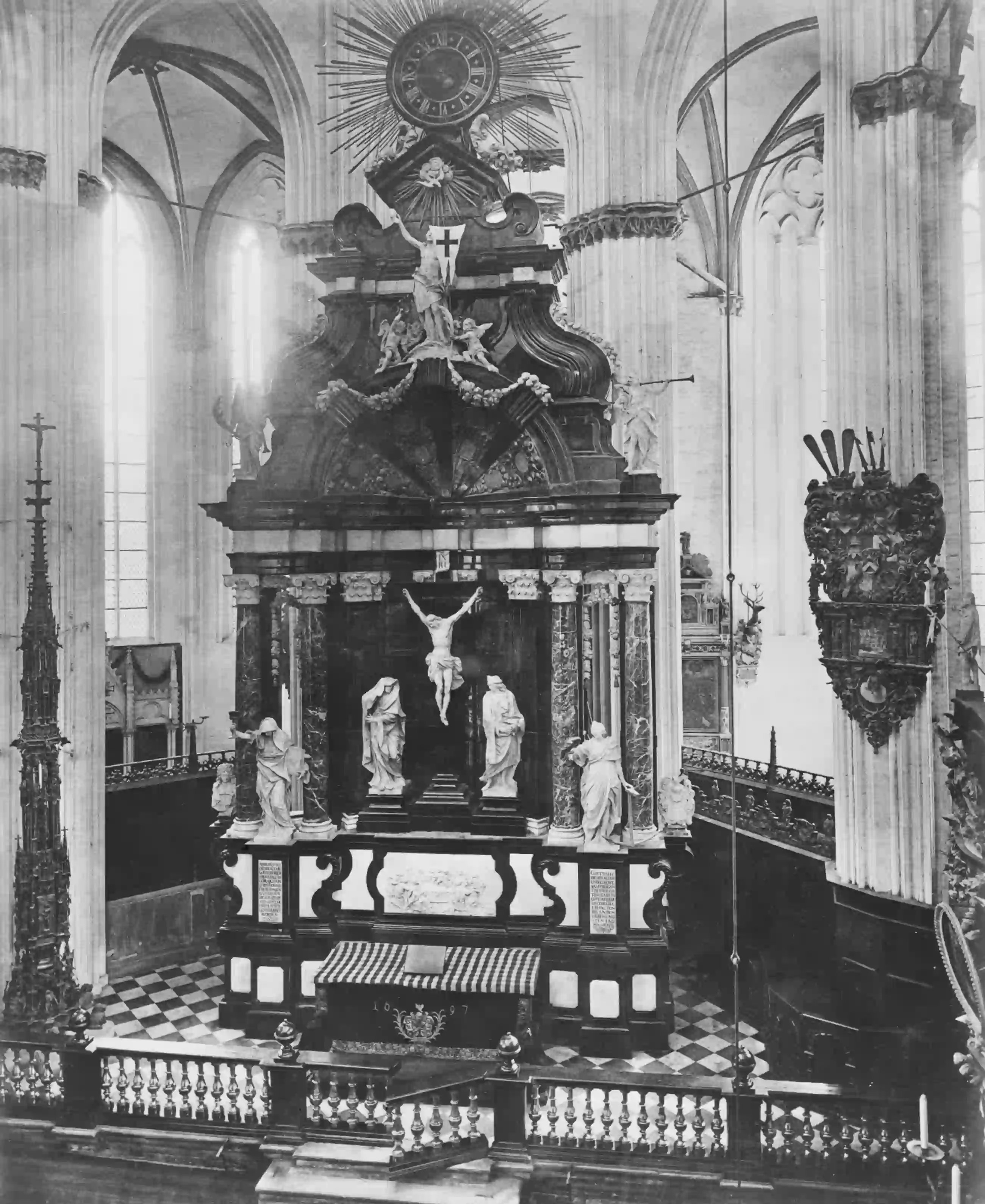 Fredenhagenaltar in schwarz-weiß vor 1942 von schräg oben